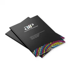 Brošura A4 - Pokončen - Mehka vezava - Rezkano, lepljeno - 210x297mm Brošura A4 - Pokončen - Mehka vezava - Rezkano, lepljeno - 210x297mm